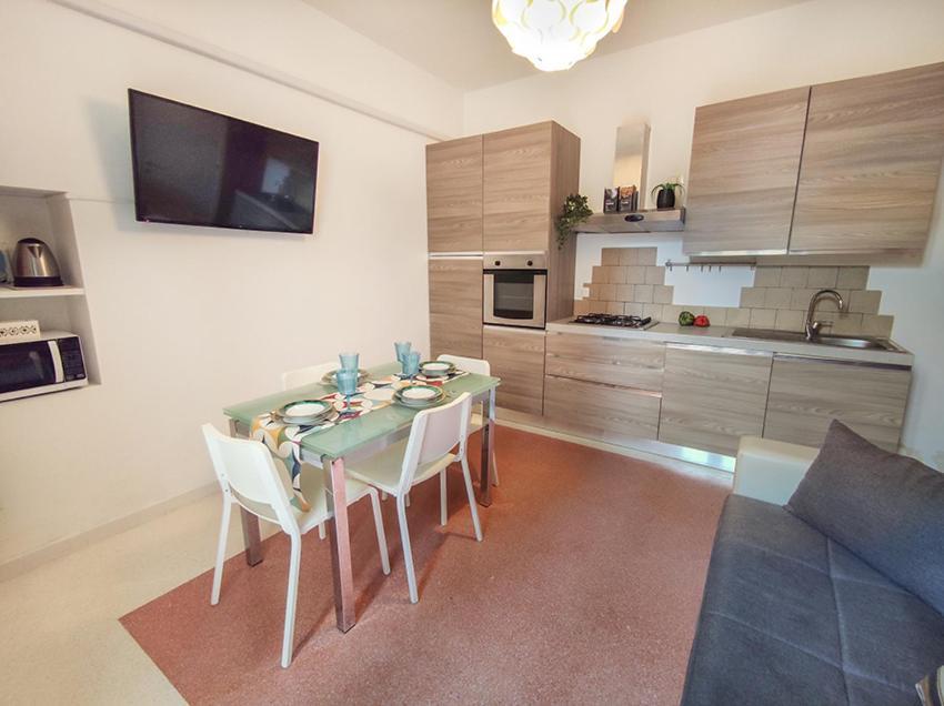 Casa Chiara In Centro Con Corte Privata Сан-Бенедетто-дель-Тронто Екстер'єр фото