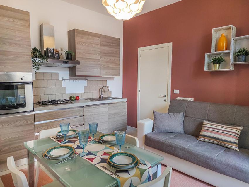 Casa Chiara In Centro Con Corte Privata Сан-Бенедетто-дель-Тронто Екстер'єр фото