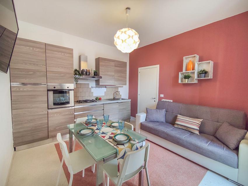 Casa Chiara In Centro Con Corte Privata Сан-Бенедетто-дель-Тронто Екстер'єр фото